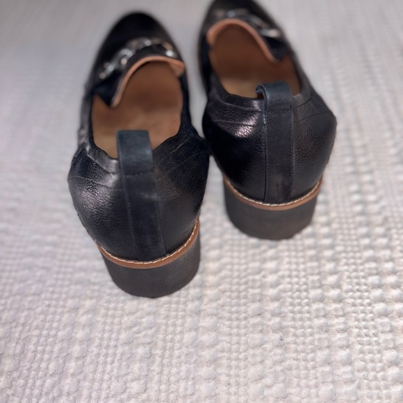 Vionic Black Leather Loafers with Chain Detail , Size 8.5 - Picture 7 of 9